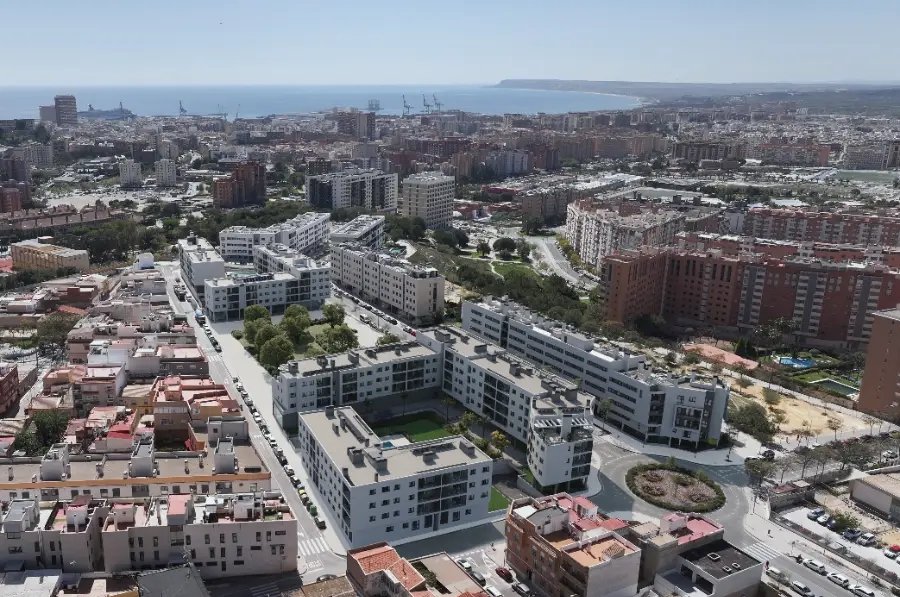 In der pulsierenden Stadt Alicante gelegen, bietet dieses exklusive Wohnensemble eine Auswahl von 10 Immobilien, darunter Apartments und Erdgeschosse