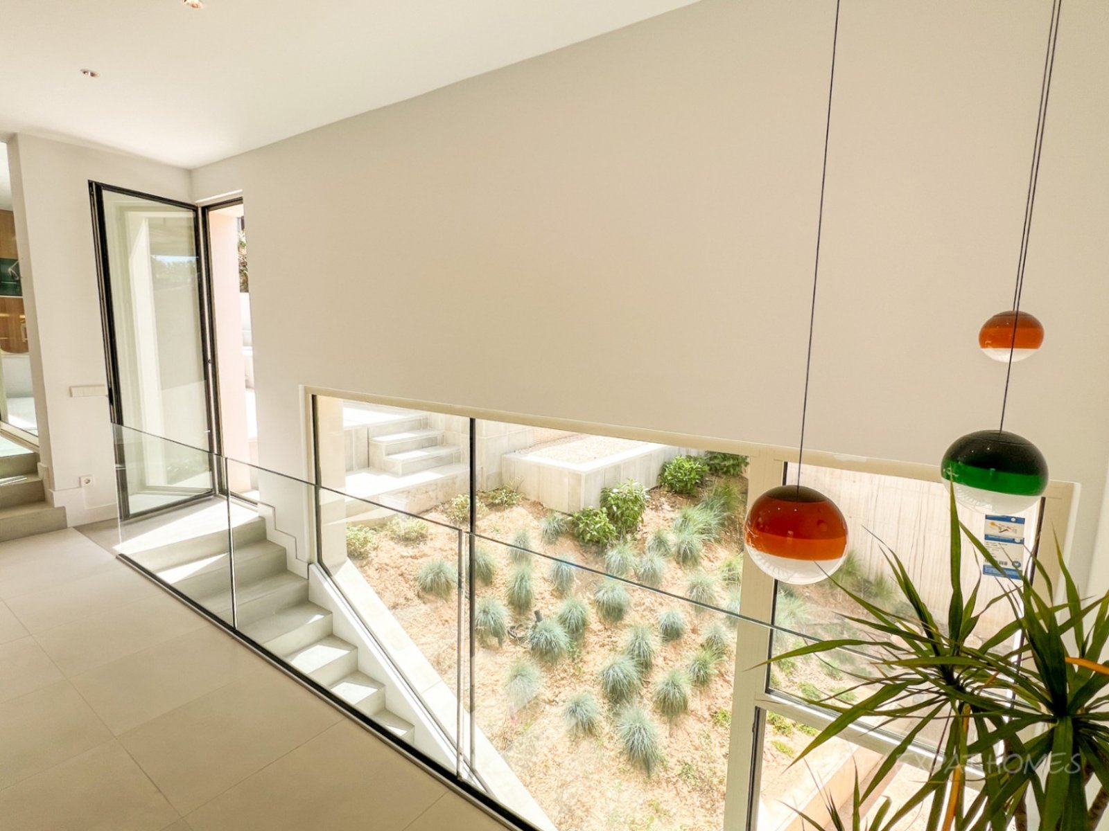 Zeitgenössische Öko-Villa: Wo Natur auf modernes Design trifftMas Alba – Ein nachhaltiges Refugium 5 Minuten von Sitges entfernt Erleben Sie ein Z