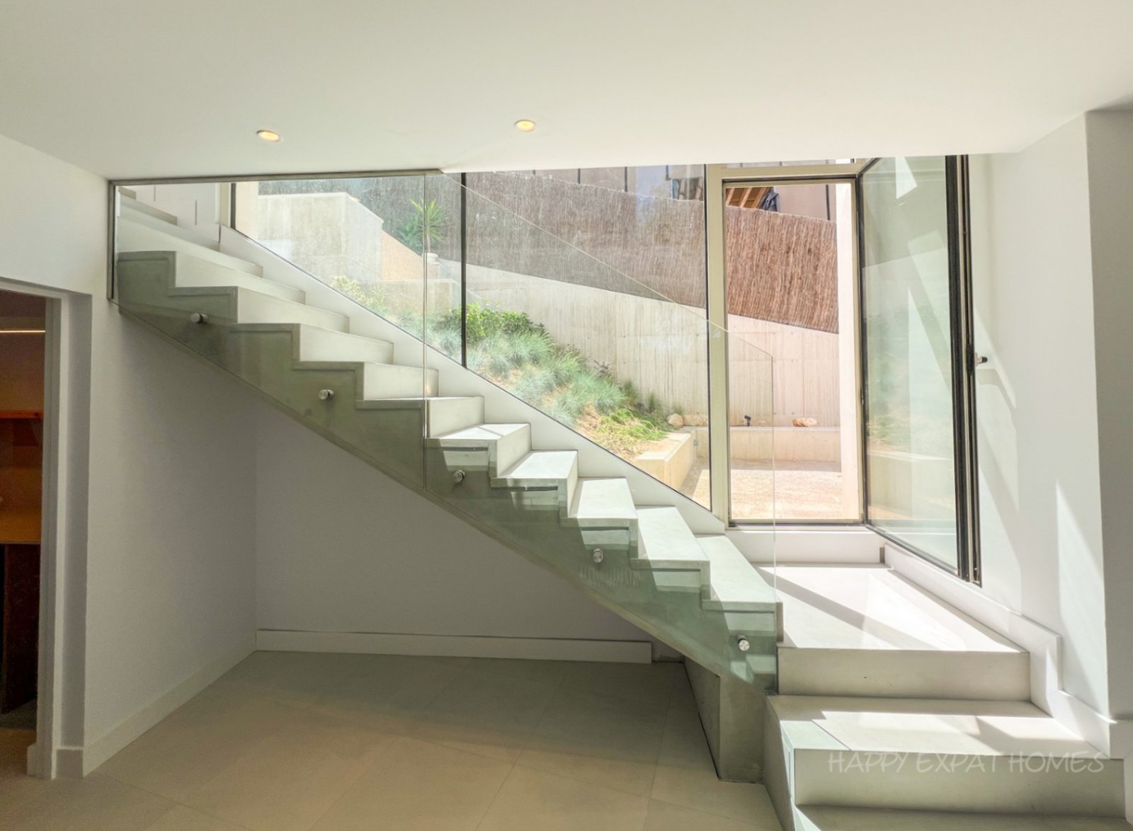 Zeitgenössische Öko-Villa: Wo Natur auf modernes Design trifftMas Alba – Ein nachhaltiges Refugium 5 Minuten von Sitges entfernt Erleben Sie ein Z