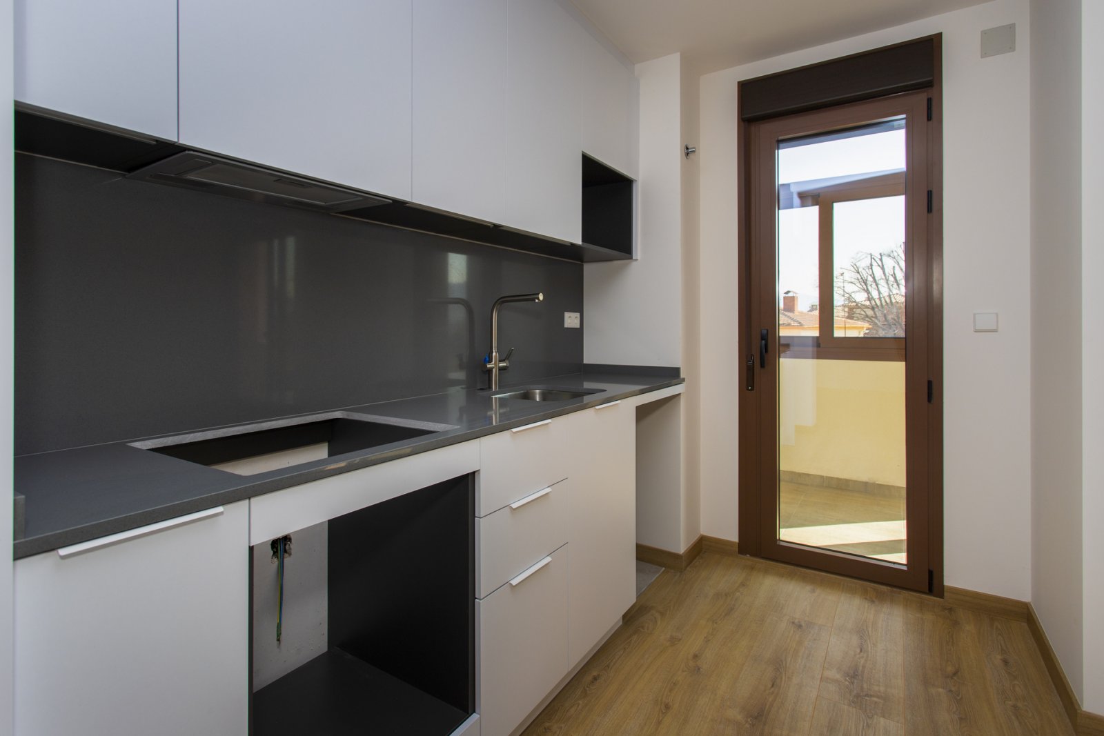 In der charmanten Umgebung von La Canalosa gelegen, bietet diese exklusive Sammlung von vier Immobilien ein ruhiges und komfortables Leben. Die Typol