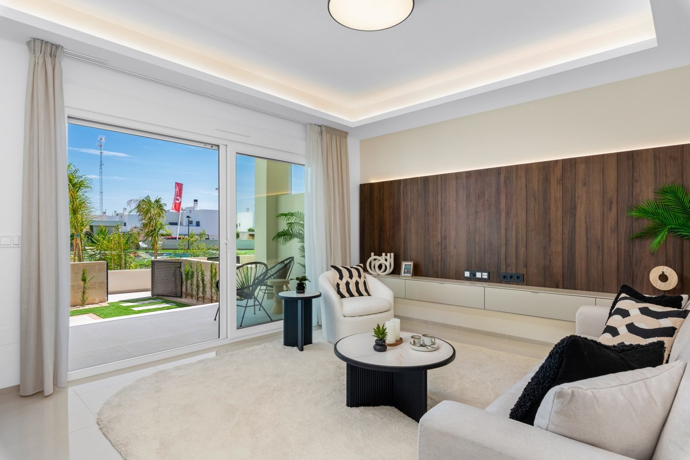 In der charmanten Stadt Ciudad Quesada gelegen, bietet diese exklusive Sammlung von 19 Bungalows eine perfekte Kombination aus Komfort und Stil. Mit