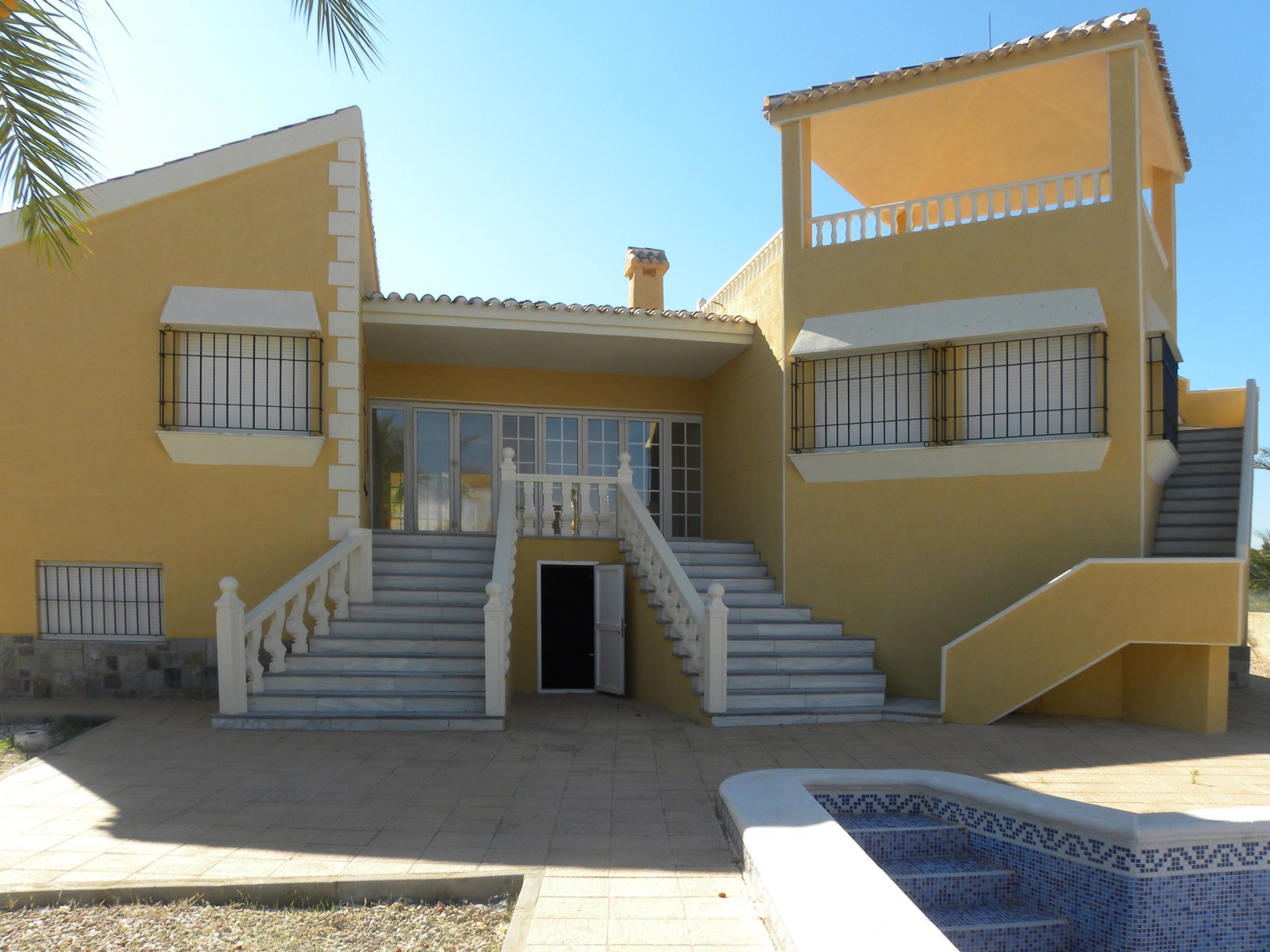 In der charmanten Stadt San Javier gelegen, bietet dieses Reihenhaus ein einzigartiges Wohnerlebnis mit Meerblick. Es wurde für diejenigen entworfen,