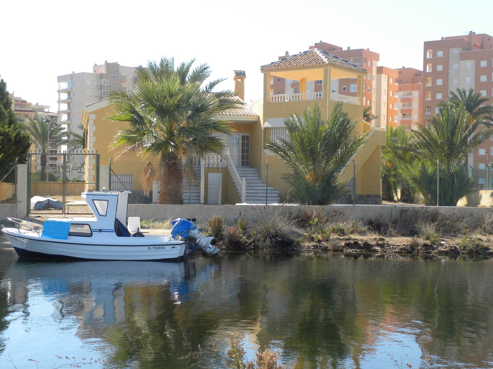 In der charmanten Stadt San Javier gelegen, bietet dieses Reihenhaus ein einzigartiges Wohnerlebnis mit Meerblick. Es wurde für diejenigen entworfen,