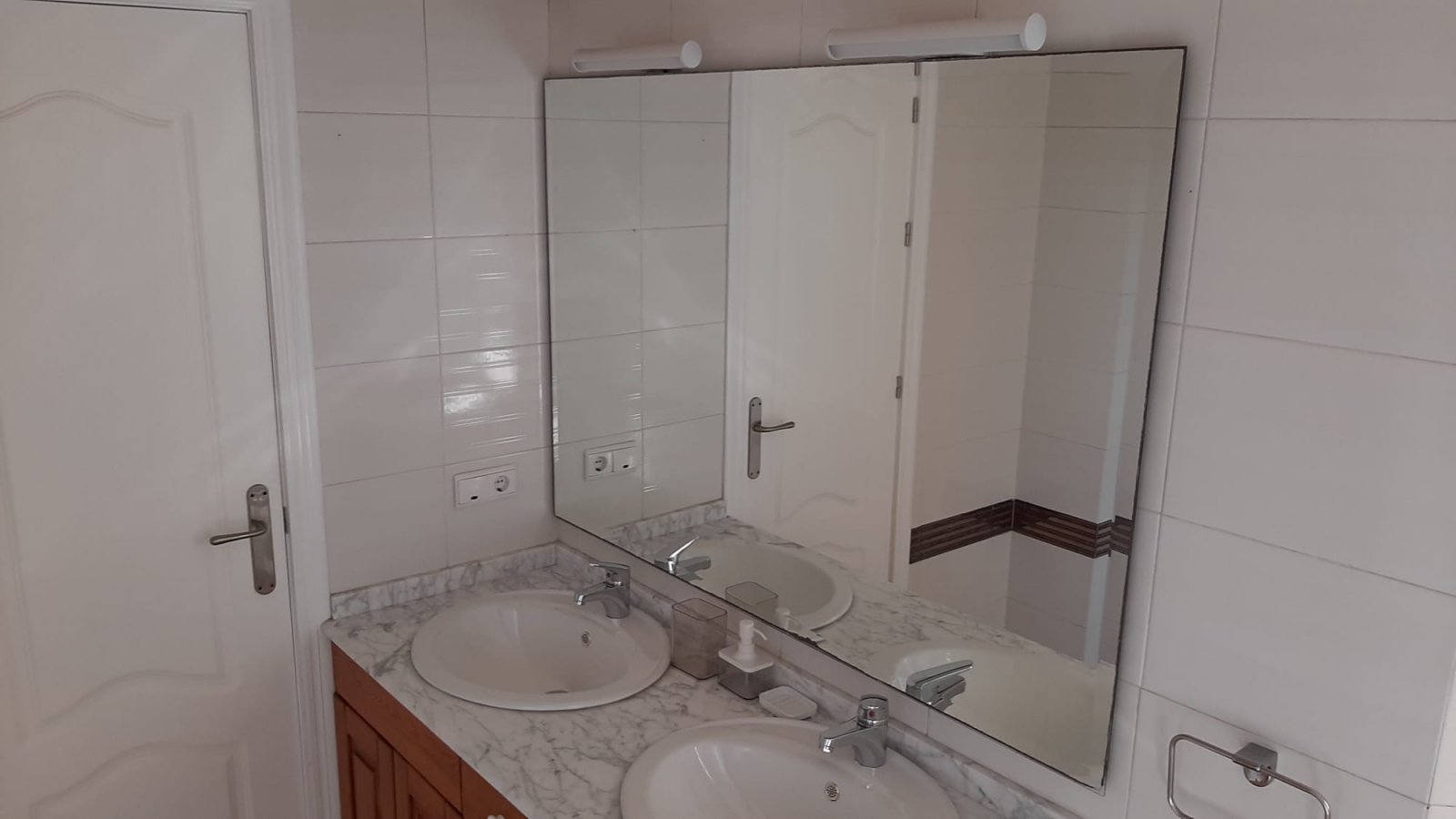 In der charmanten Stadt San Javier gelegen, bietet dieses Reihenhaus ein einzigartiges Wohnerlebnis mit Meerblick. Es wurde für diejenigen entworfen,