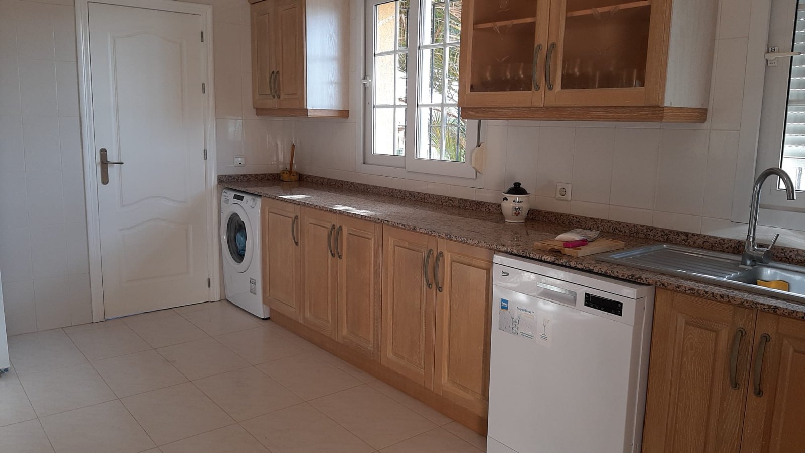 In der charmanten Stadt San Javier gelegen, bietet dieses Reihenhaus ein einzigartiges Wohnerlebnis mit Meerblick. Es wurde für diejenigen entworfen,