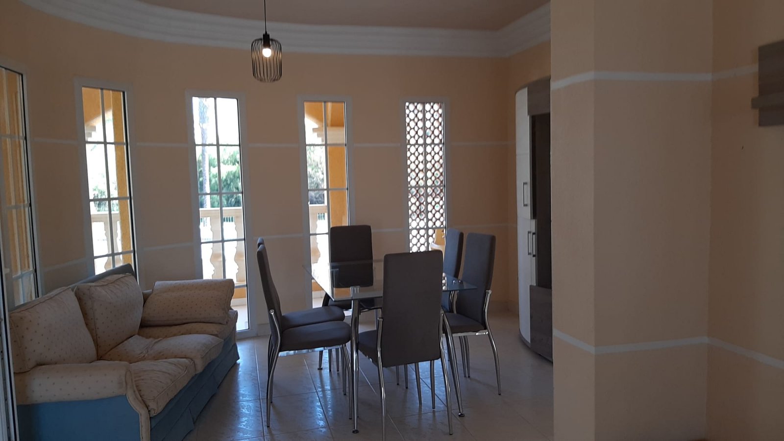 In der charmanten Stadt San Javier gelegen, bietet dieses Reihenhaus ein einzigartiges Wohnerlebnis mit Meerblick. Es wurde für diejenigen entworfen,