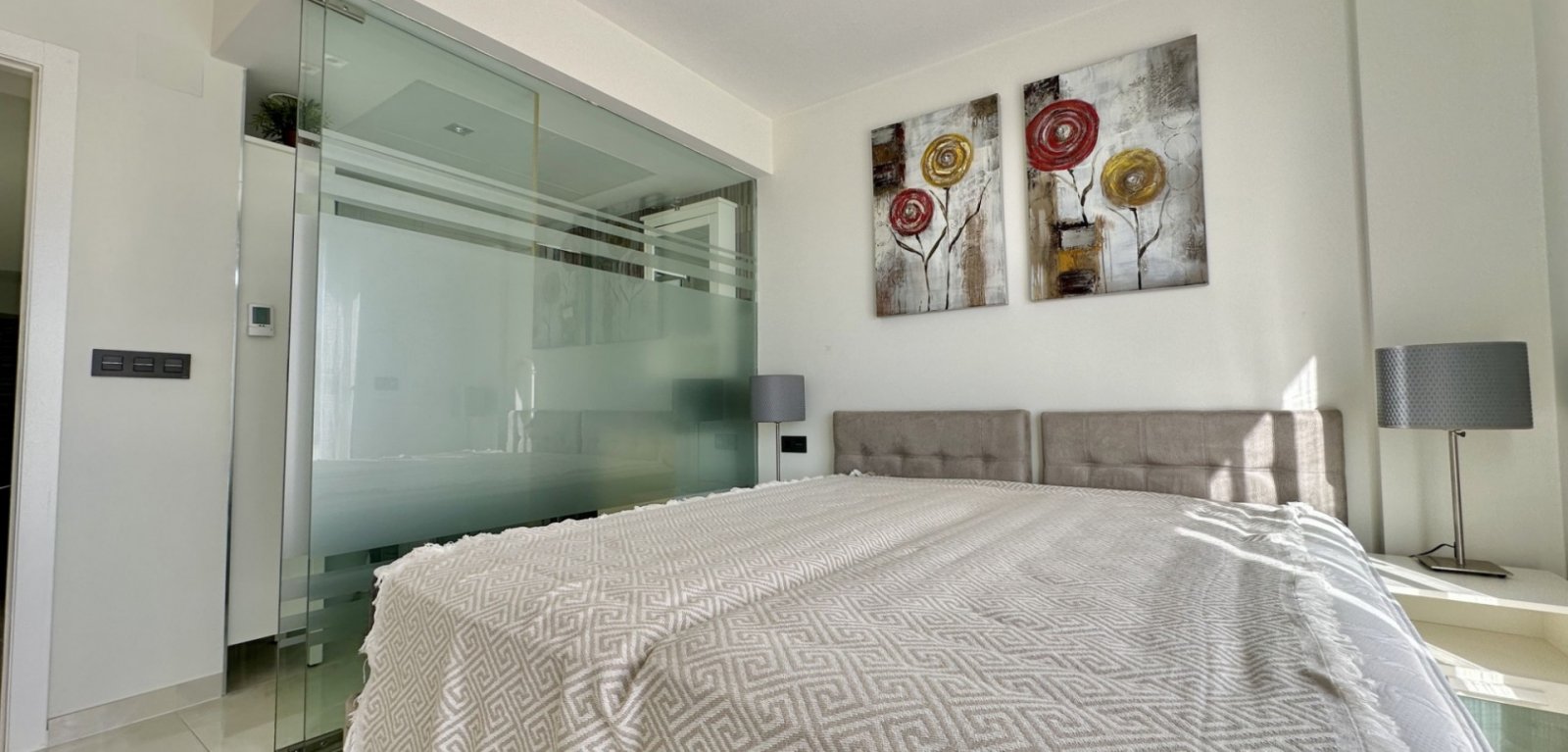 


Entdecken Sie dieses gepflegte freistehende Haus in der begehrten Gegend Lomas de Cabo Roig /
