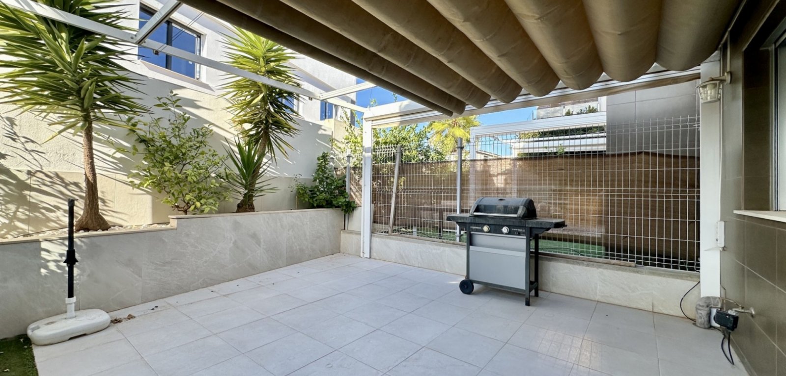 


Entdecken Sie dieses gepflegte freistehende Haus in der begehrten Gegend Lomas de Cabo Roig /