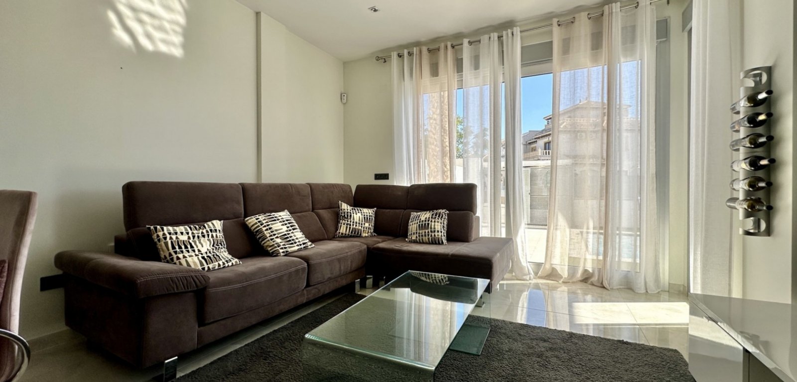 


Entdecken Sie dieses gepflegte freistehende Haus in der begehrten Gegend Lomas de Cabo Roig /