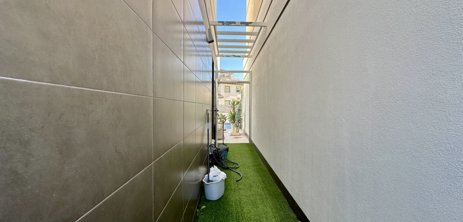 


Entdecken Sie dieses gepflegte freistehende Haus in der begehrten Gegend Lomas de Cabo Roig /