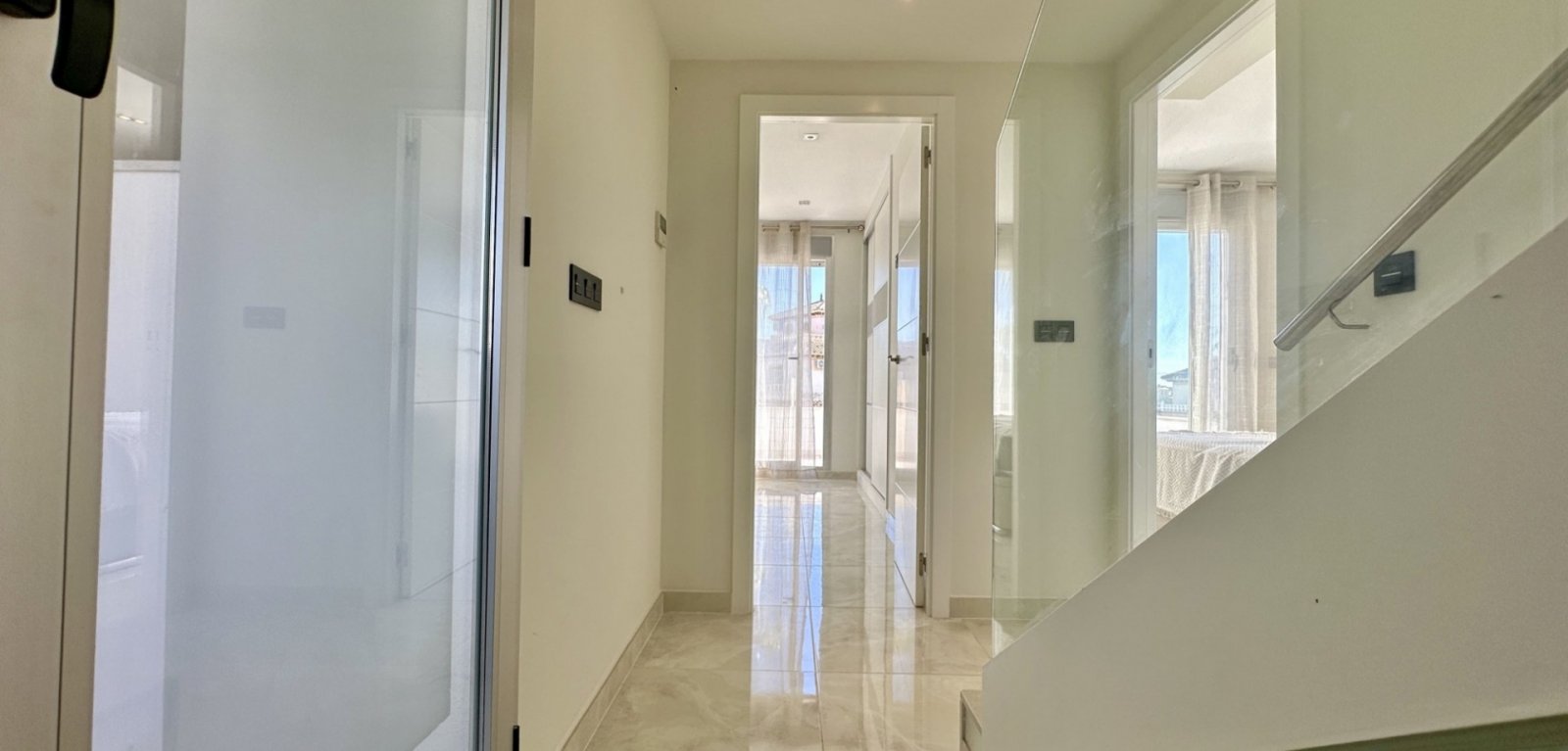 


Entdecken Sie dieses gepflegte freistehende Haus in der begehrten Gegend Lomas de Cabo Roig /