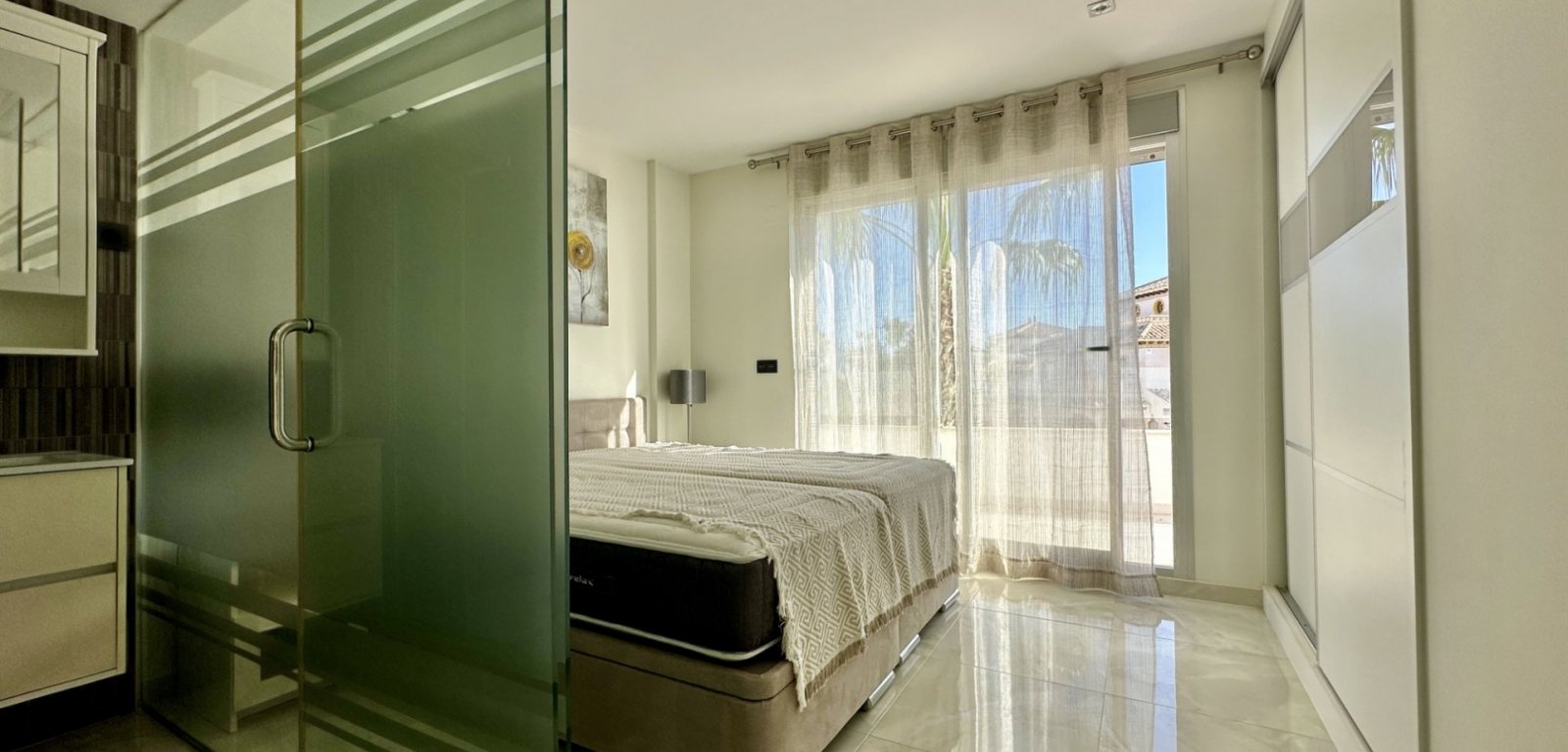 


Entdecken Sie dieses gepflegte freistehende Haus in der begehrten Gegend Lomas de Cabo Roig /