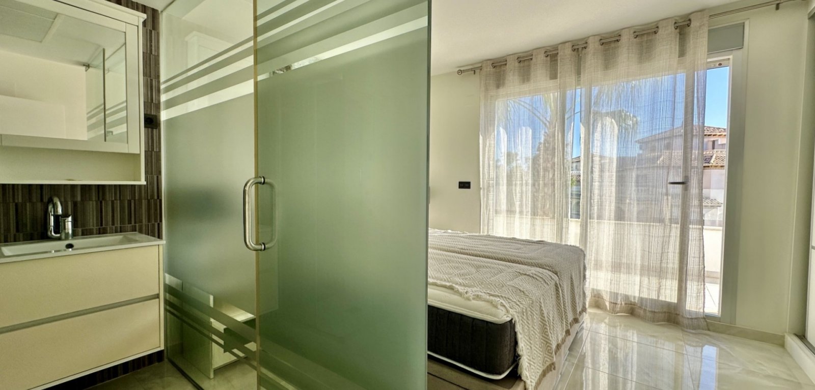 


Entdecken Sie dieses gepflegte freistehende Haus in der begehrten Gegend Lomas de Cabo Roig /