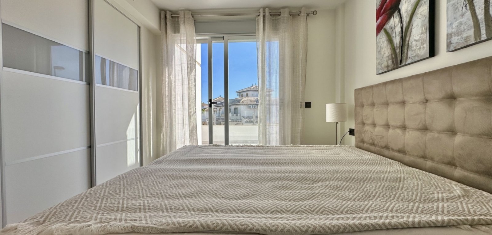 


Entdecken Sie dieses gepflegte freistehende Haus in der begehrten Gegend Lomas de Cabo Roig /