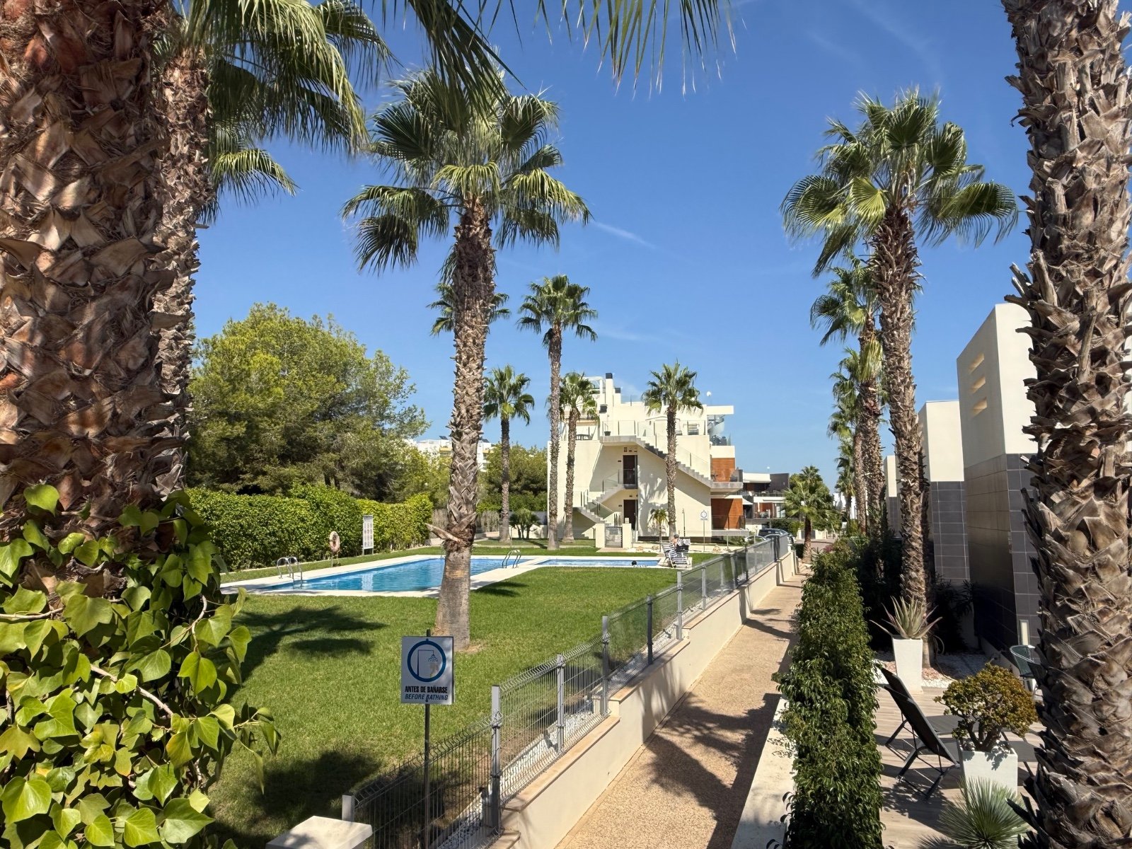 Moderne Wohnung zum Verkauf in Orihuela Costa, Süd-Costa Blanca, Spanien. Die Wohnung befindet sich in der begehrtesten Gegend von Villamartin, ideal