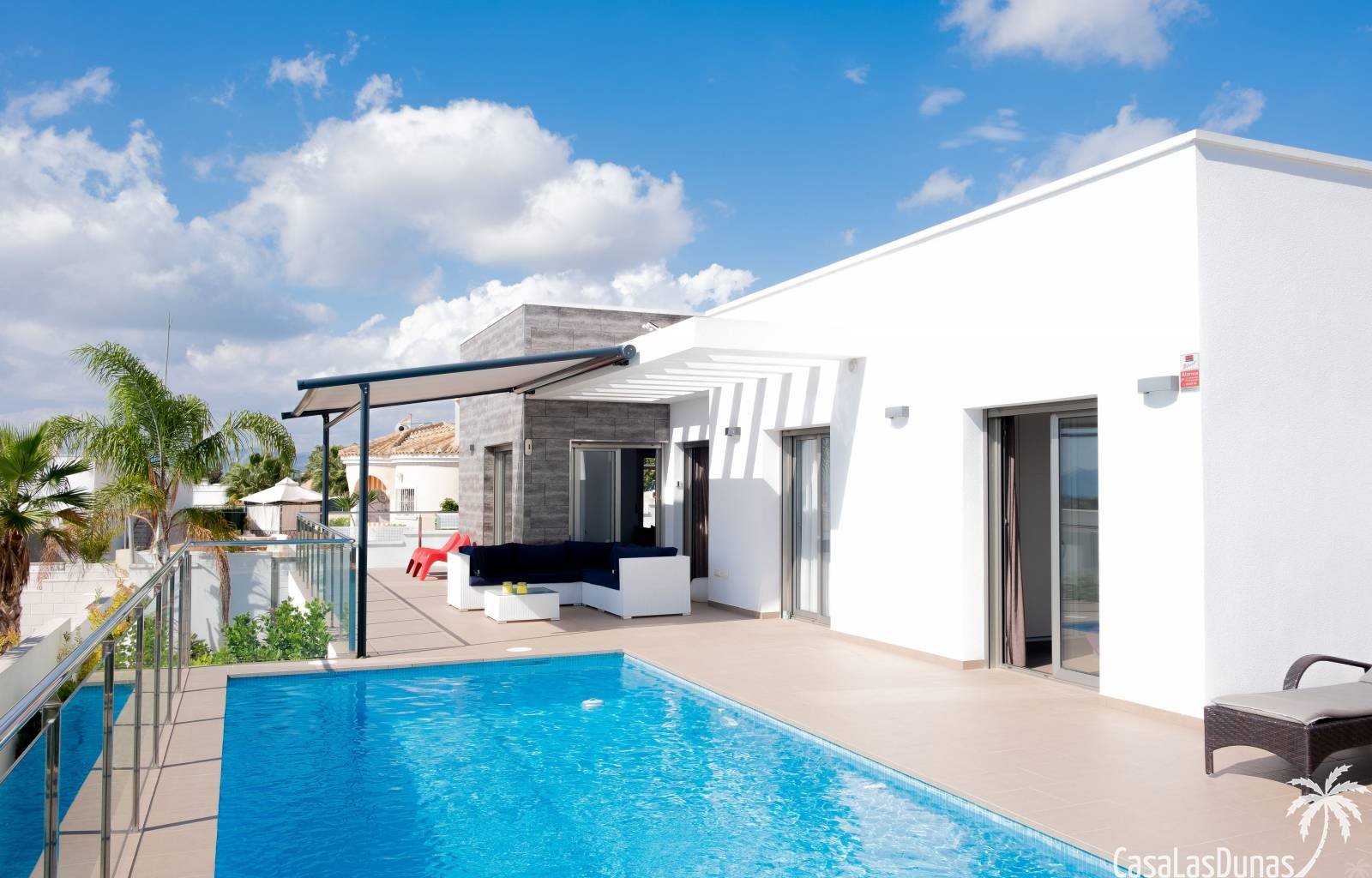  
Luxuriöse Ferienvilla in der Nähe von La Marina mit privatem Pool und atemberaubender Aussicht
 Profitieren Sie von einem befristeten Rabatt von 10  