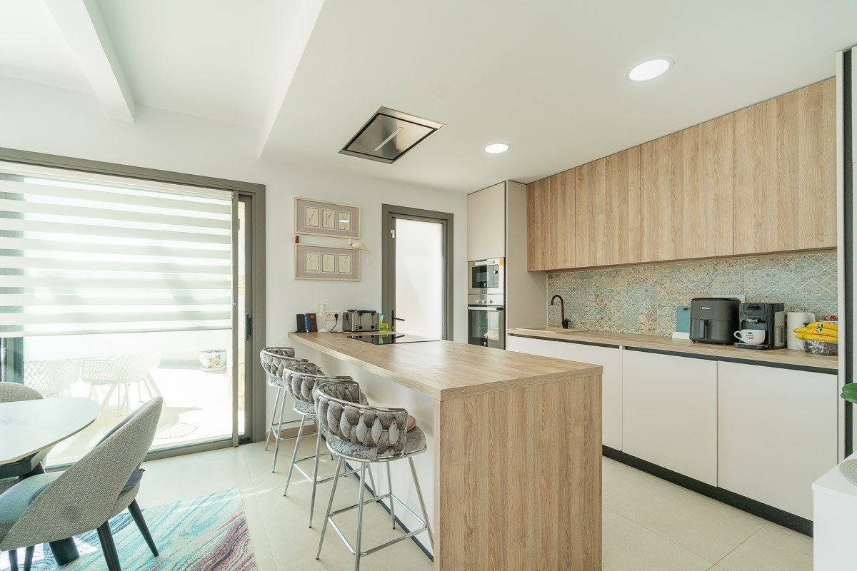✨ Modern Single-Storey Villa: Swimming Pool, Sea Views and Close to Zenia Boulevard Discover this delightful contemporary villa, ideally situated in