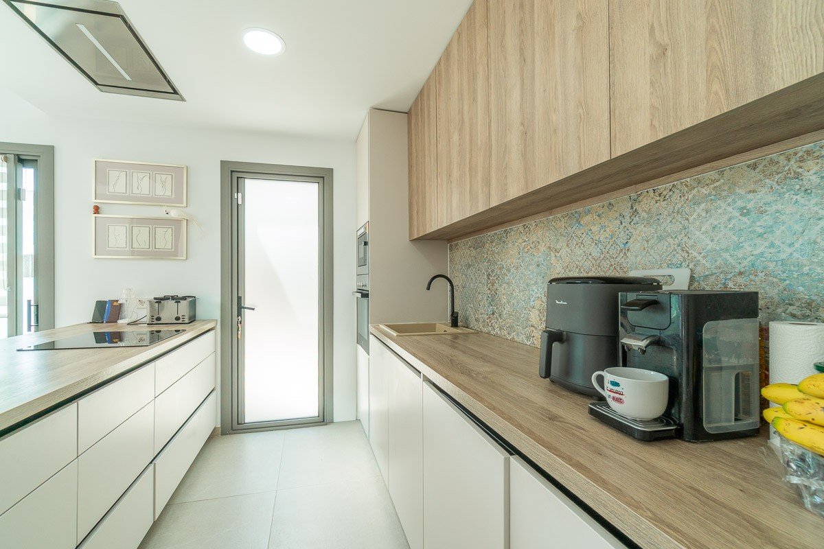 ✨ Modern Single-Storey Villa: Swimming Pool, Sea Views and Close to Zenia Boulevard Discover this delightful contemporary villa, ideally situated in