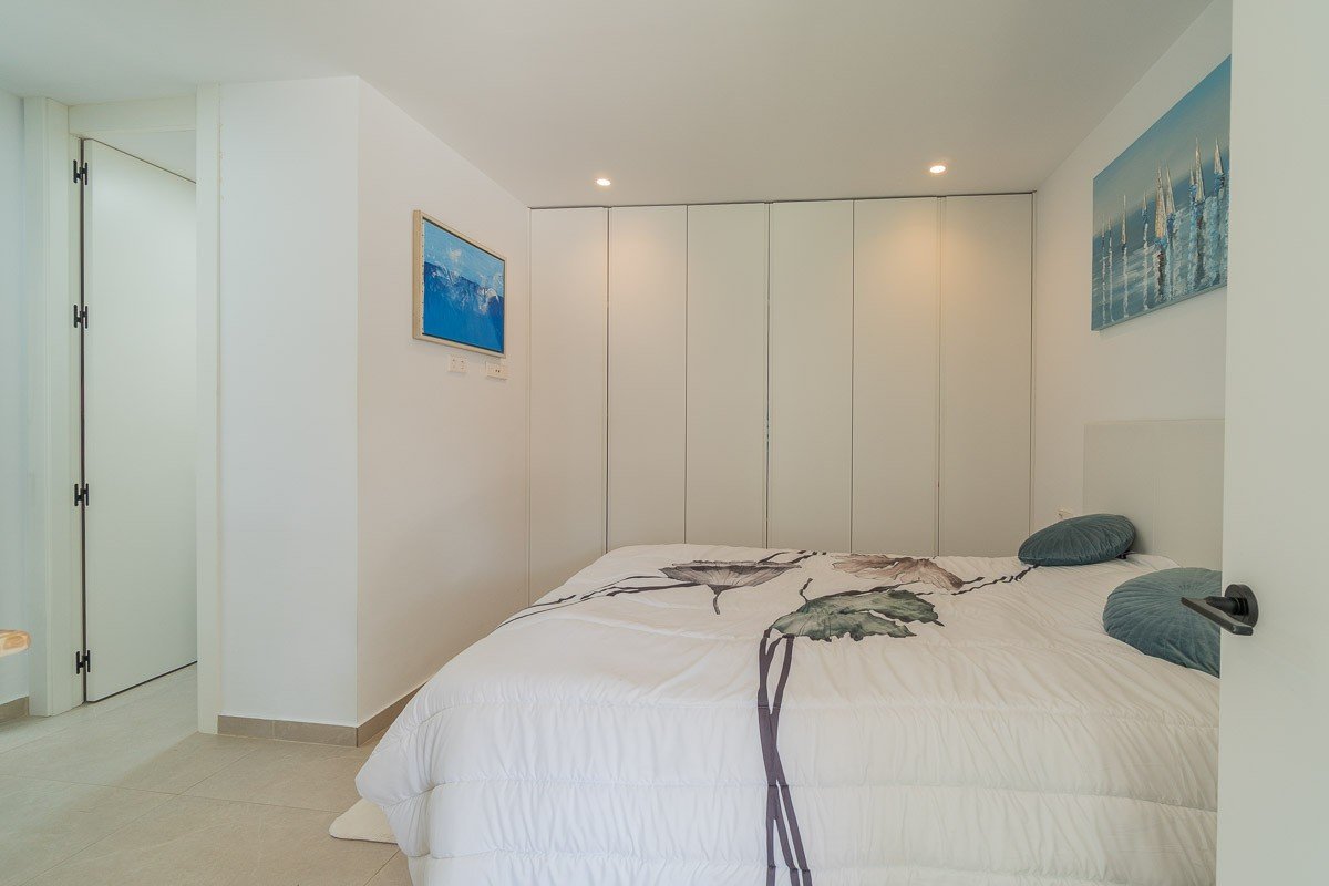 ✨ Modern Single-Storey Villa: Swimming Pool, Sea Views and Close to Zenia Boulevard Discover this delightful contemporary villa, ideally situated in