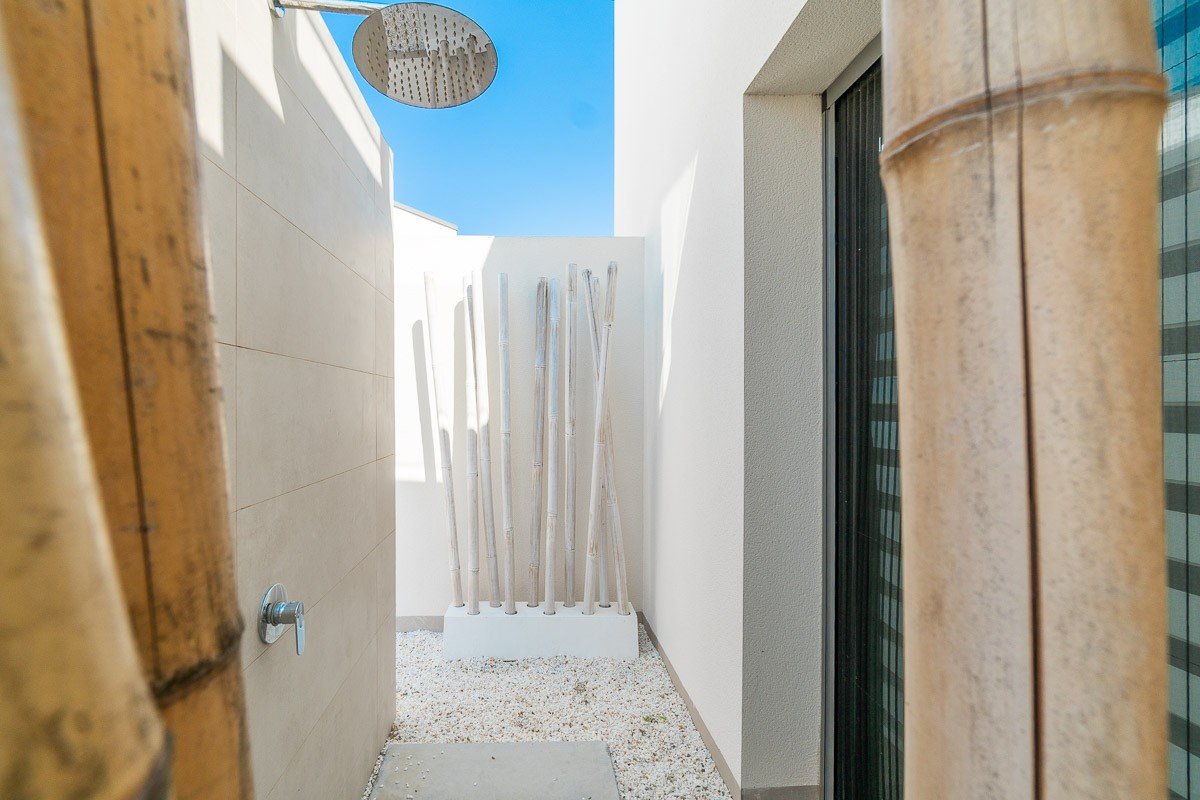 ✨ Modern Single-Storey Villa: Swimming Pool, Sea Views and Close to Zenia Boulevard Discover this delightful contemporary villa, ideally situated in