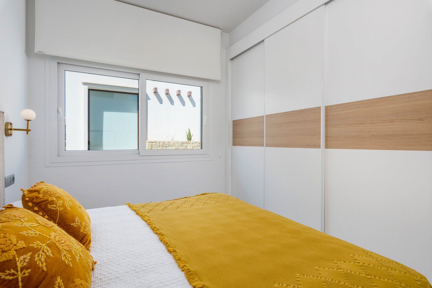 In der charmanten Stadt Ciudad Quesada gelegen, bietet diese exklusive Sammlung von 6 unabhängigen Immobilien eine privilegierte Umgebung mit Meerbli