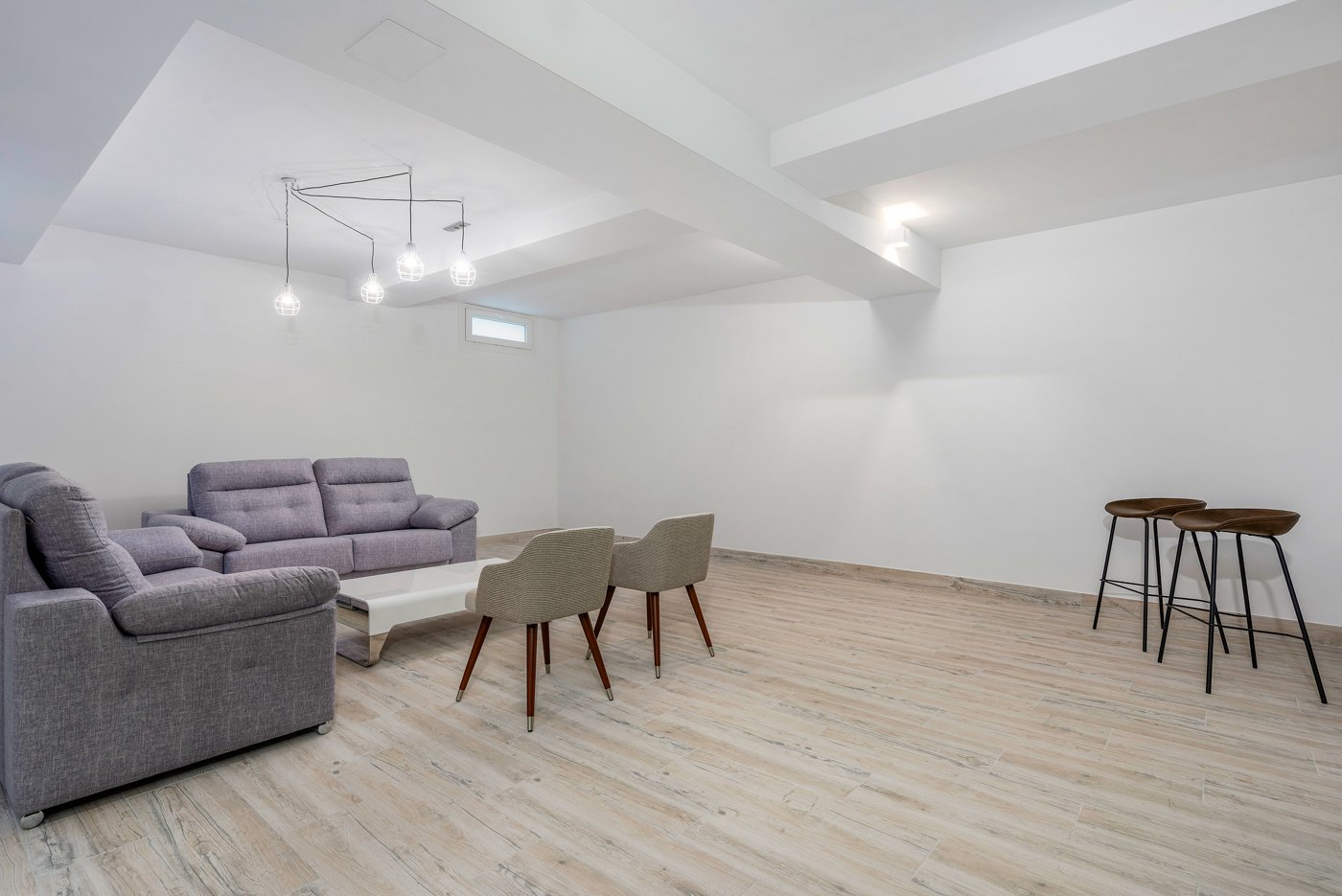 In der charmanten Stadt Ciudad Quesada gelegen, bietet diese exklusive Sammlung von 6 unabhängigen Immobilien eine privilegierte Umgebung mit Meerbli