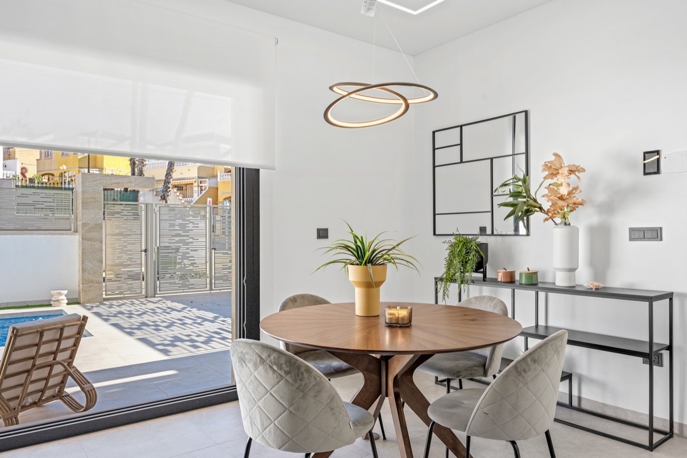 Located in Blue Lagoon, within walking distance of all amenities, is this beautiful villa, originally a show house for the project. This is immediat