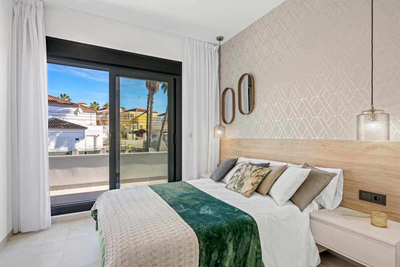 Located in Blue Lagoon, within walking distance of all amenities, is this beautiful villa, originally a show house for the project. This is immediat