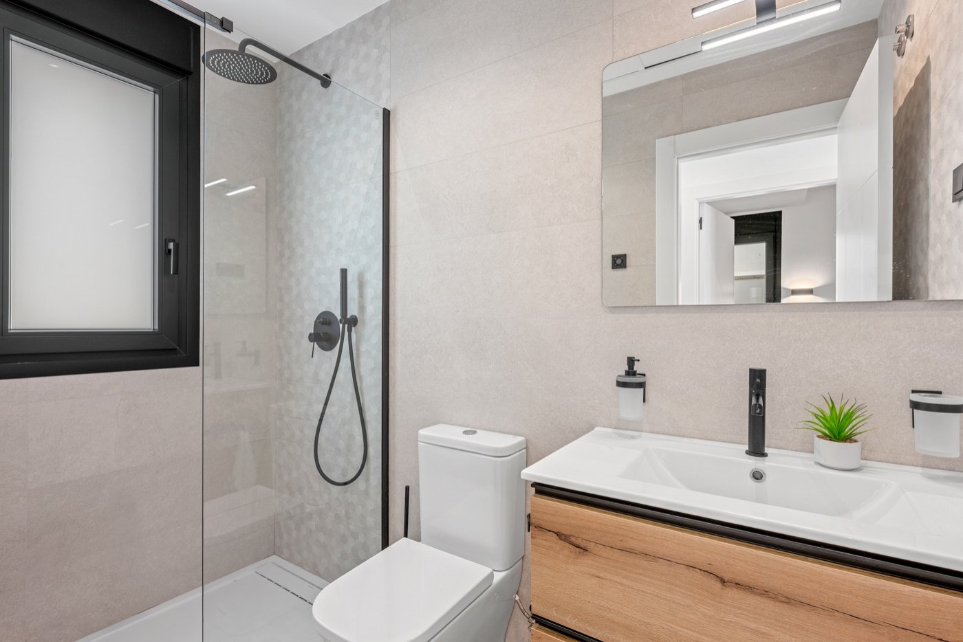 Located in Blue Lagoon, within walking distance of all amenities, is this beautiful villa, originally a show house for the project. This is immediat