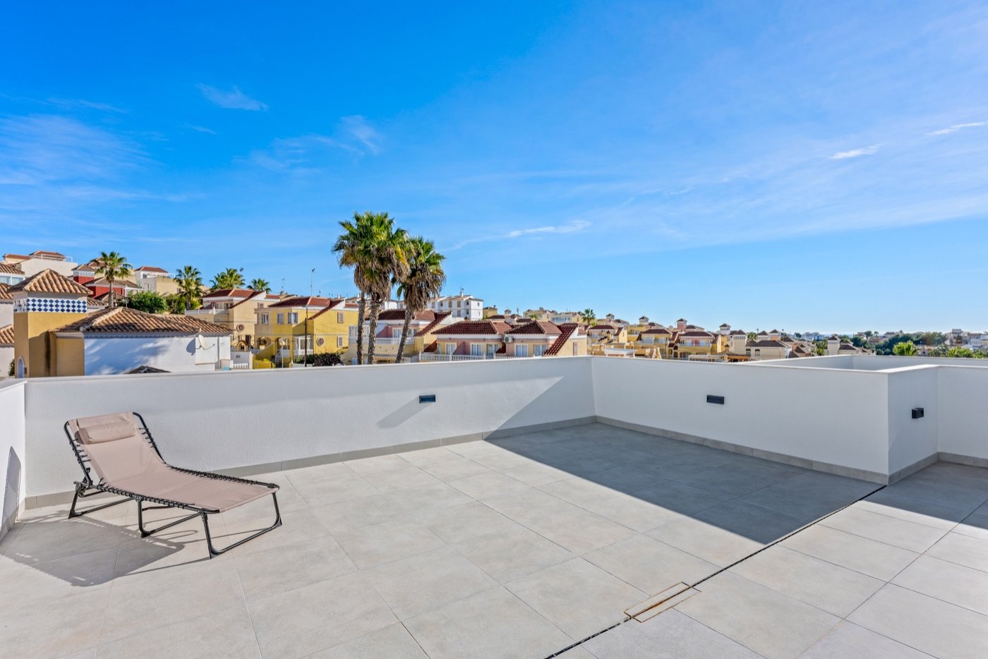 Located in Blue Lagoon, within walking distance of all amenities, is this beautiful villa, originally a show house for the project. This is immediat