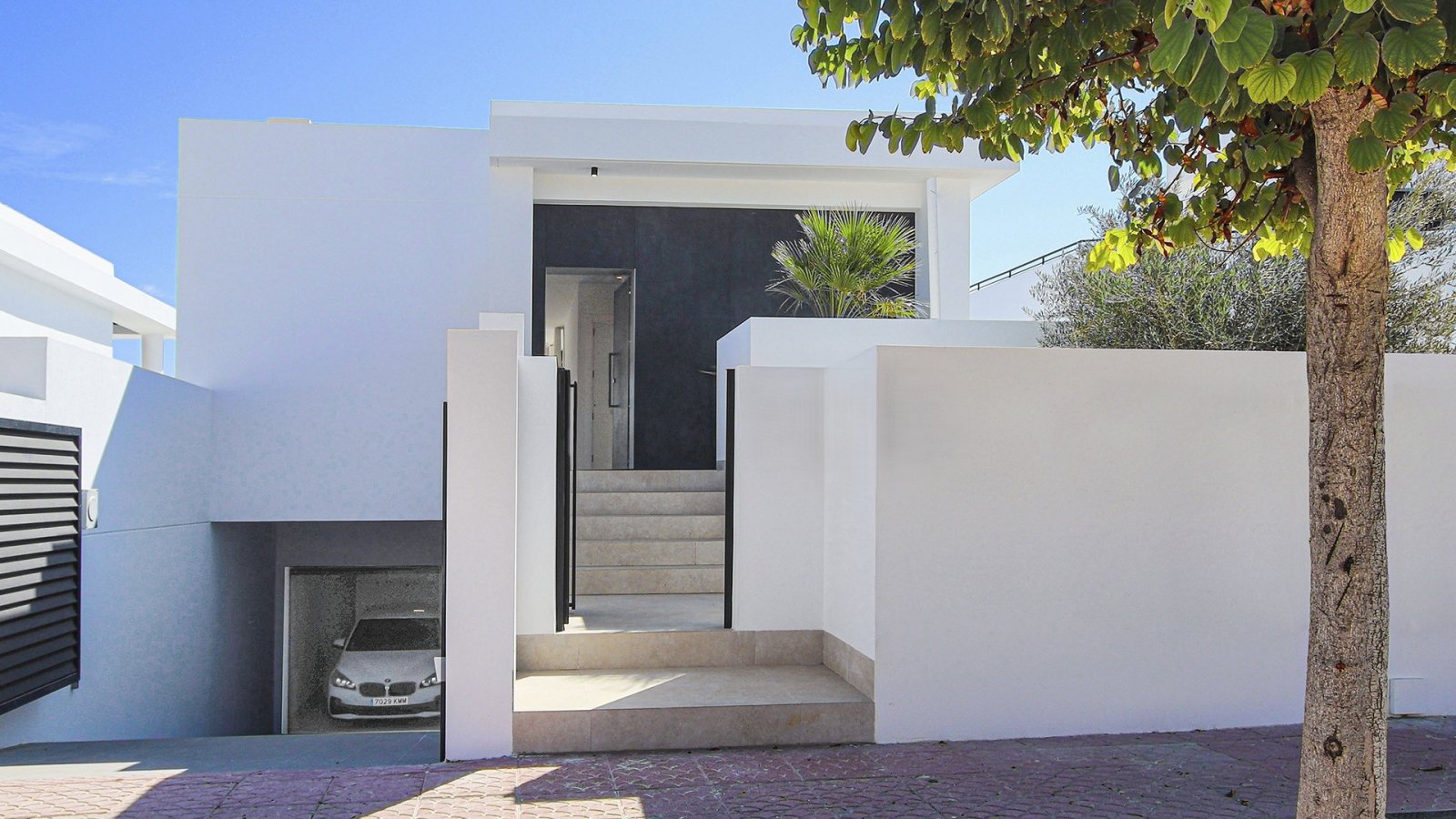 In der renommierten Ciudad Quesada gelegen, bietet dieses exklusive Einfamilienhaus eine ideale Umgebung für diejenigen, die Komfort und Privatsphäre