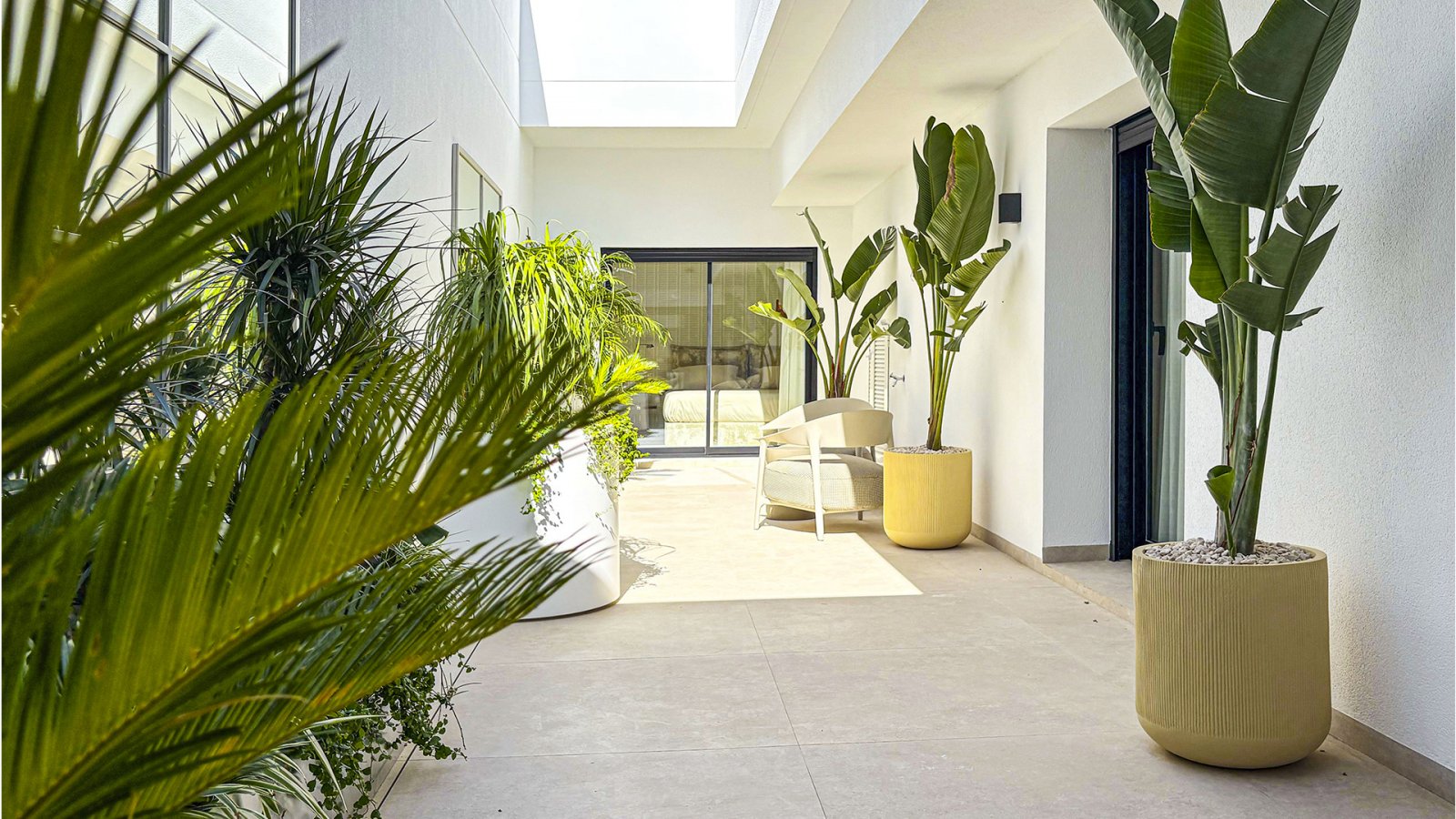 In der renommierten Ciudad Quesada gelegen, bietet dieses exklusive Einfamilienhaus eine ideale Umgebung für diejenigen, die Komfort und Privatsphäre