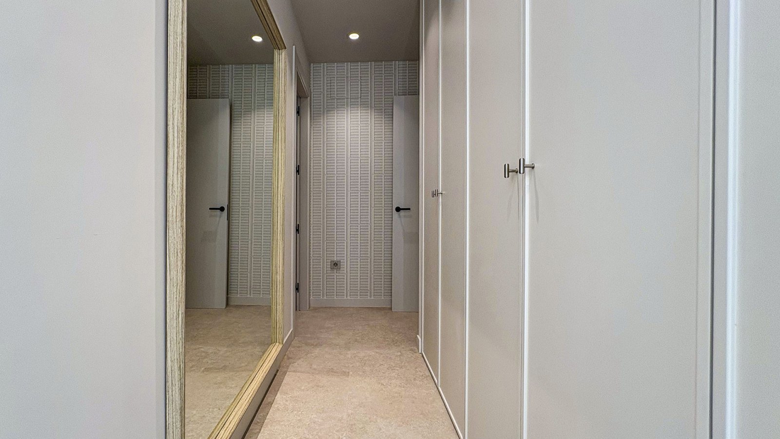 In der renommierten Ciudad Quesada gelegen, bietet dieses exklusive Einfamilienhaus eine ideale Umgebung für diejenigen, die Komfort und Privatsphäre