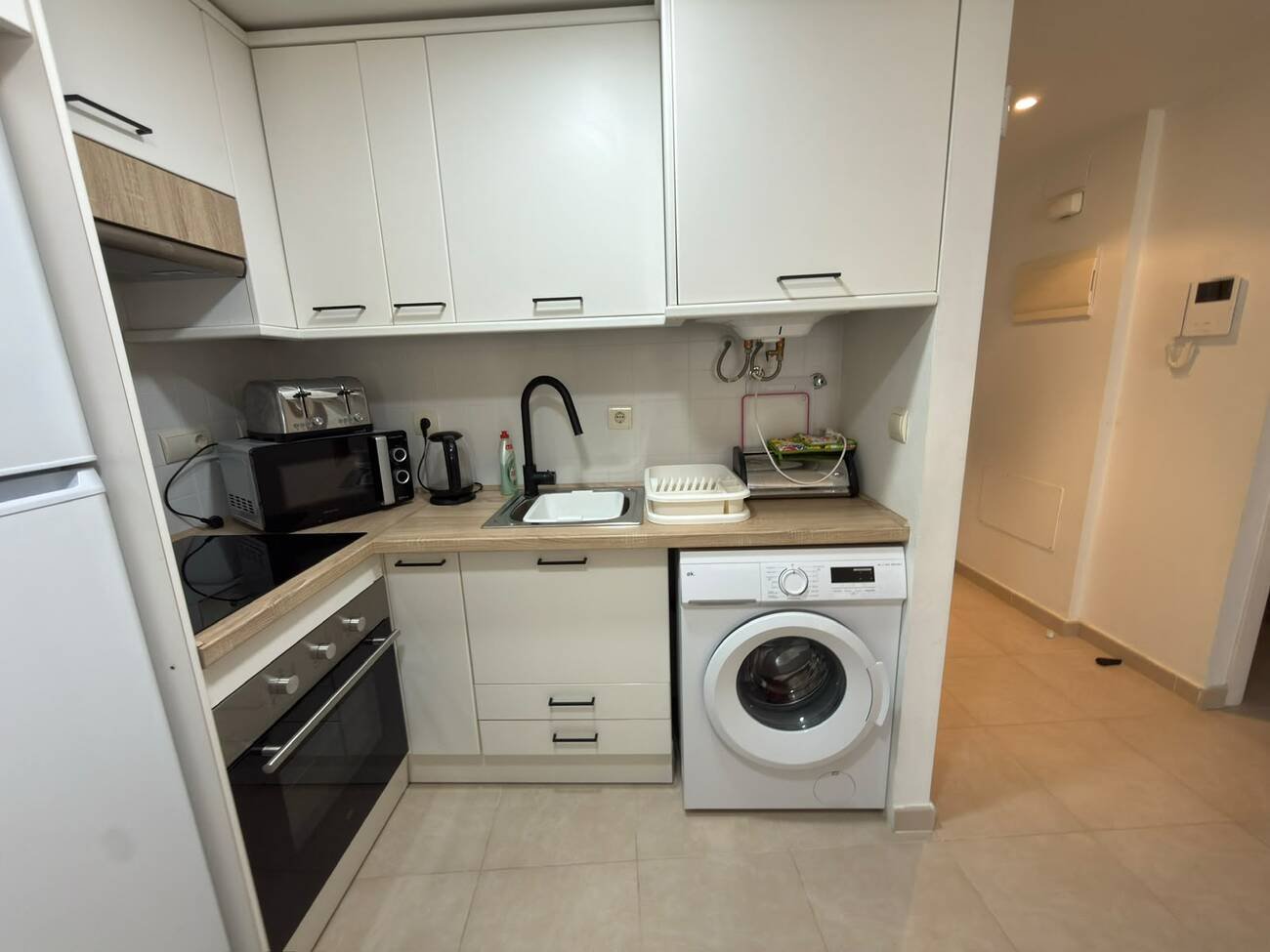 Beautifully presented throughout, this spacious 2-bedroom, 2-bathroom ground floor apartment offers comfortable, modern living with fantastic outdoo