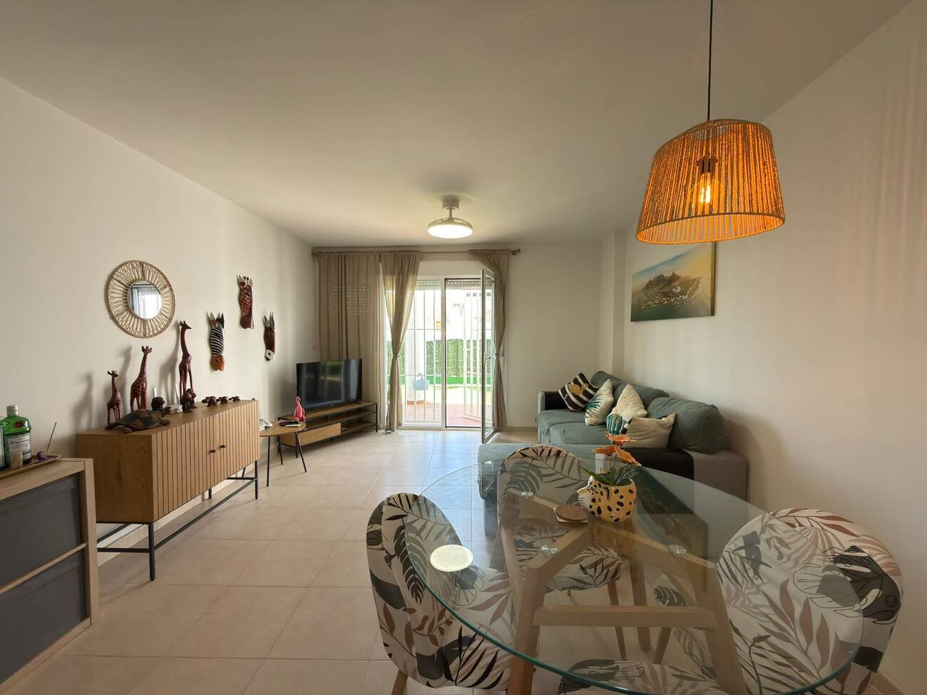 Beautifully presented throughout, this spacious 2-bedroom, 2-bathroom ground floor apartment offers comfortable, modern living with fantastic outdoo