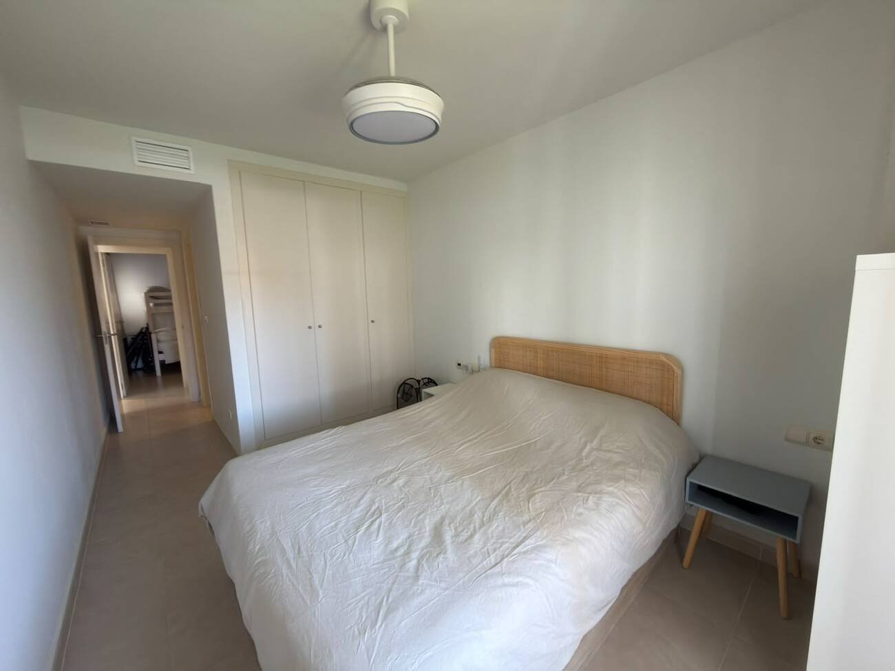 Beautifully presented throughout, this spacious 2-bedroom, 2-bathroom ground floor apartment offers comfortable, modern living with fantastic outdoo