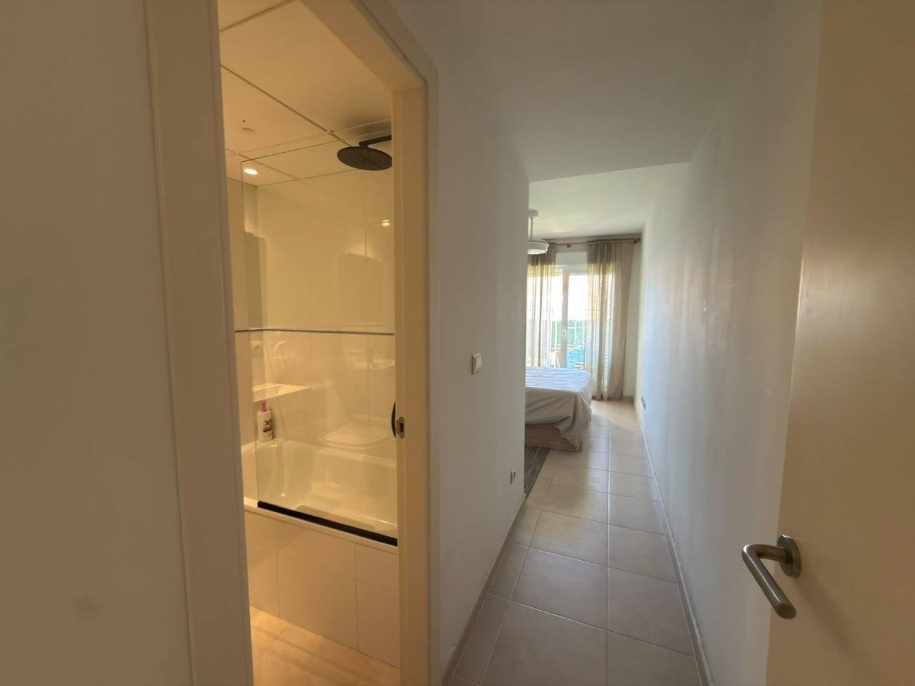Beautifully presented throughout, this spacious 2-bedroom, 2-bathroom ground floor apartment offers comfortable, modern living with fantastic outdoo