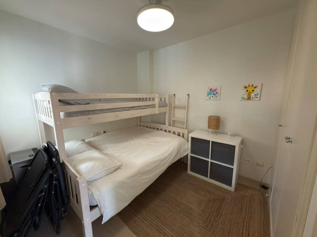 Beautifully presented throughout, this spacious 2-bedroom, 2-bathroom ground floor apartment offers comfortable, modern living with fantastic outdoo