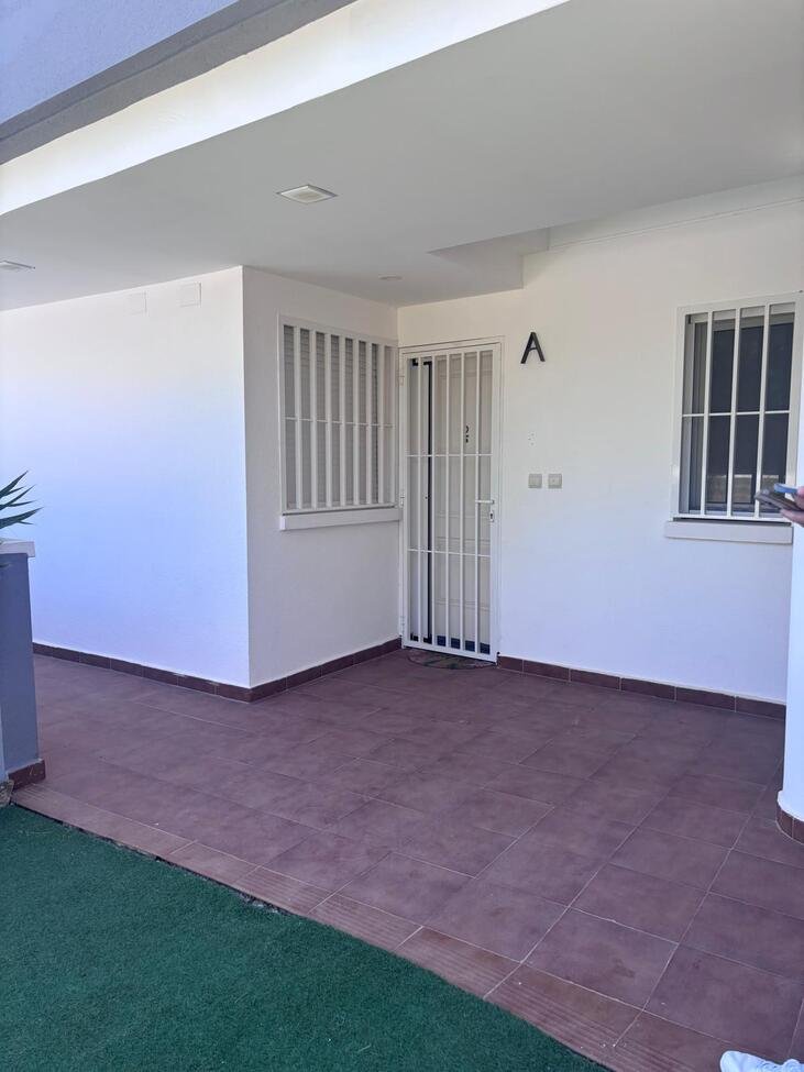 Beautifully presented throughout, this spacious 2-bedroom, 2-bathroom ground floor apartment offers comfortable, modern living with fantastic outdoo