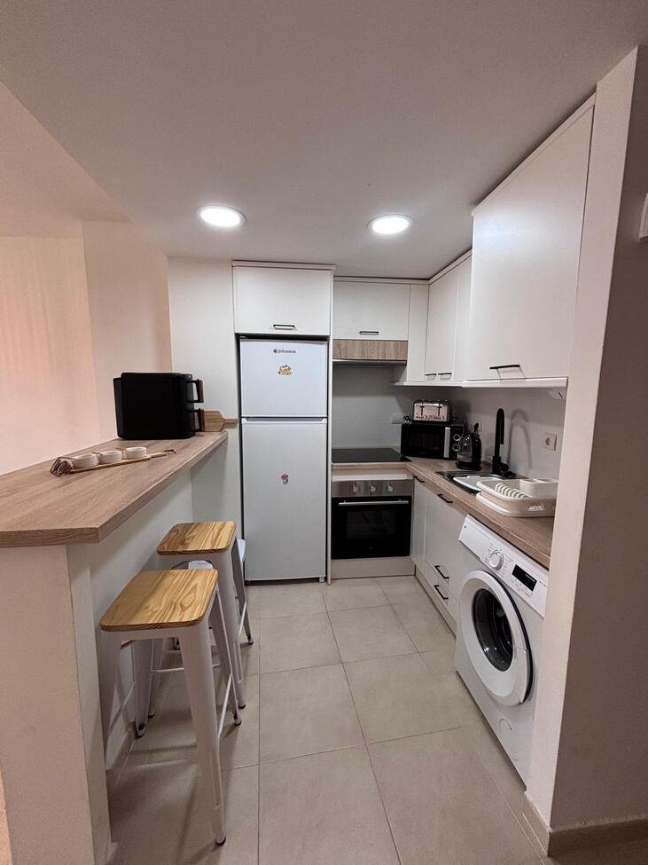 Beautifully presented throughout, this spacious 2-bedroom, 2-bathroom ground floor apartment offers comfortable, modern living with fantastic outdoo