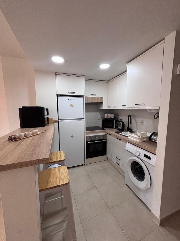 Beautifully presented throughout, this spacious 2-bedroom, 2-bathroom ground floor apartment offers comfortable, modern living with fantastic outdoo