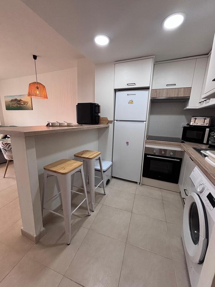 Beautifully presented throughout, this spacious 2-bedroom, 2-bathroom ground floor apartment offers comfortable, modern living with fantastic outdoo