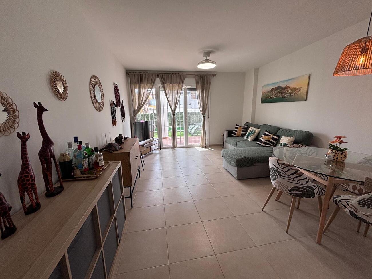 Beautifully presented throughout, this spacious 2-bedroom, 2-bathroom ground floor apartment offers comfortable, modern living with fantastic outdoo