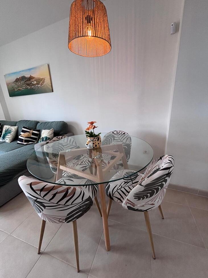 Beautifully presented throughout, this spacious 2-bedroom, 2-bathroom ground floor apartment offers comfortable, modern living with fantastic outdoo