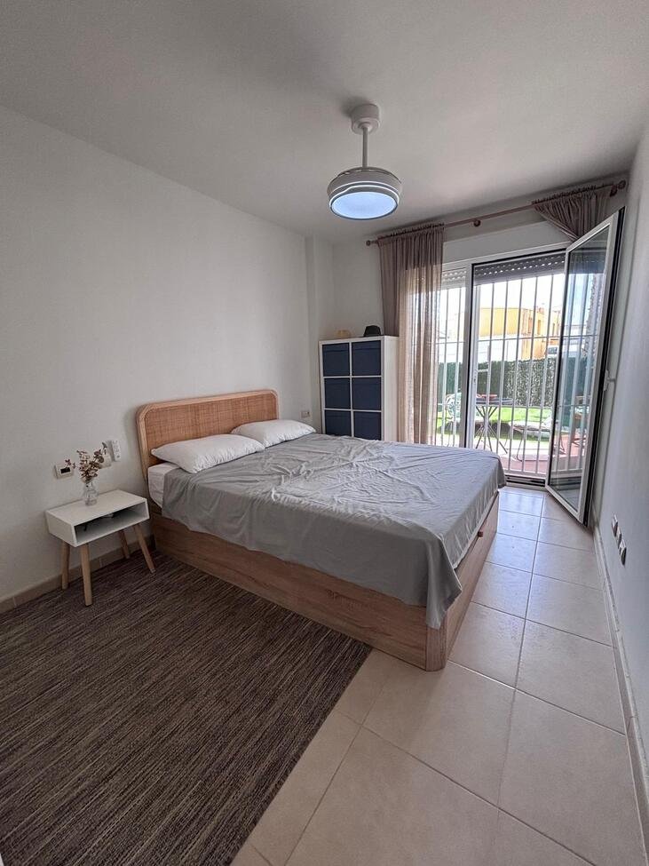 Beautifully presented throughout, this spacious 2-bedroom, 2-bathroom ground floor apartment offers comfortable, modern living with fantastic outdoo