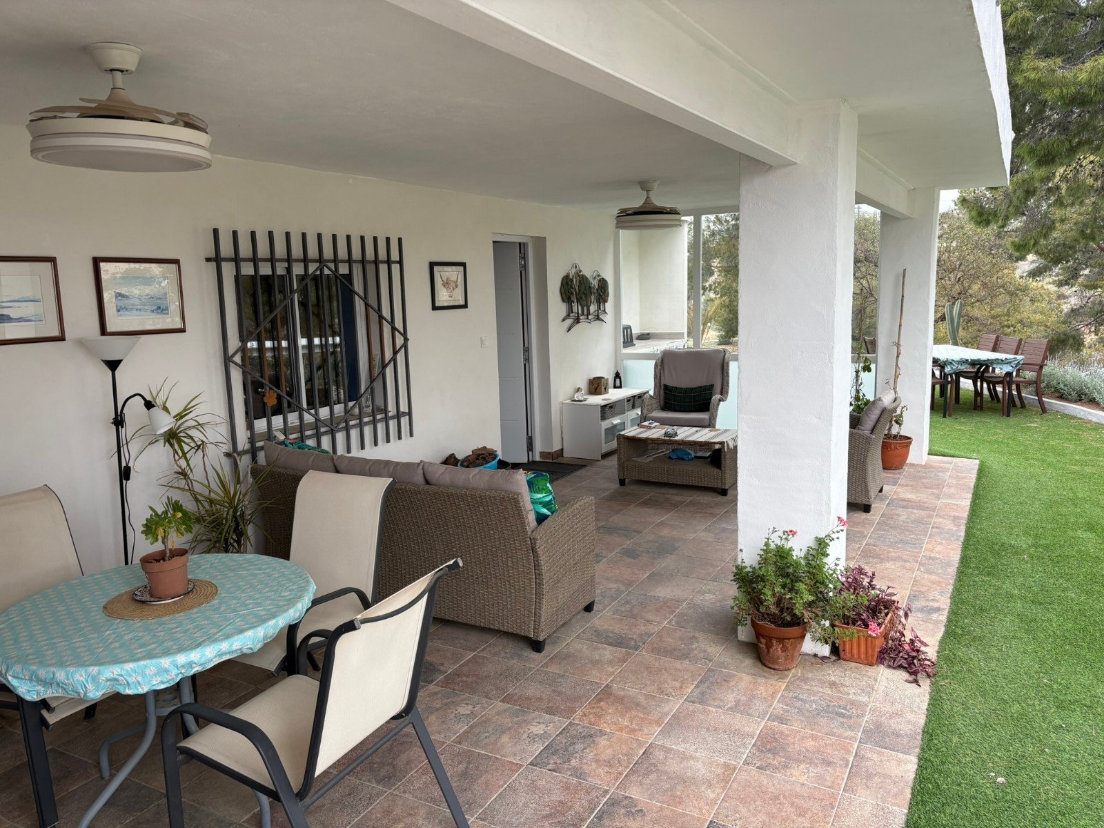   Renovated 4-Bedroom Country Villa Near Elche &amp;amp; Aspe&amp;#13;&amp;#13;
Set in a countryside location on the outskirts of Elche, thi