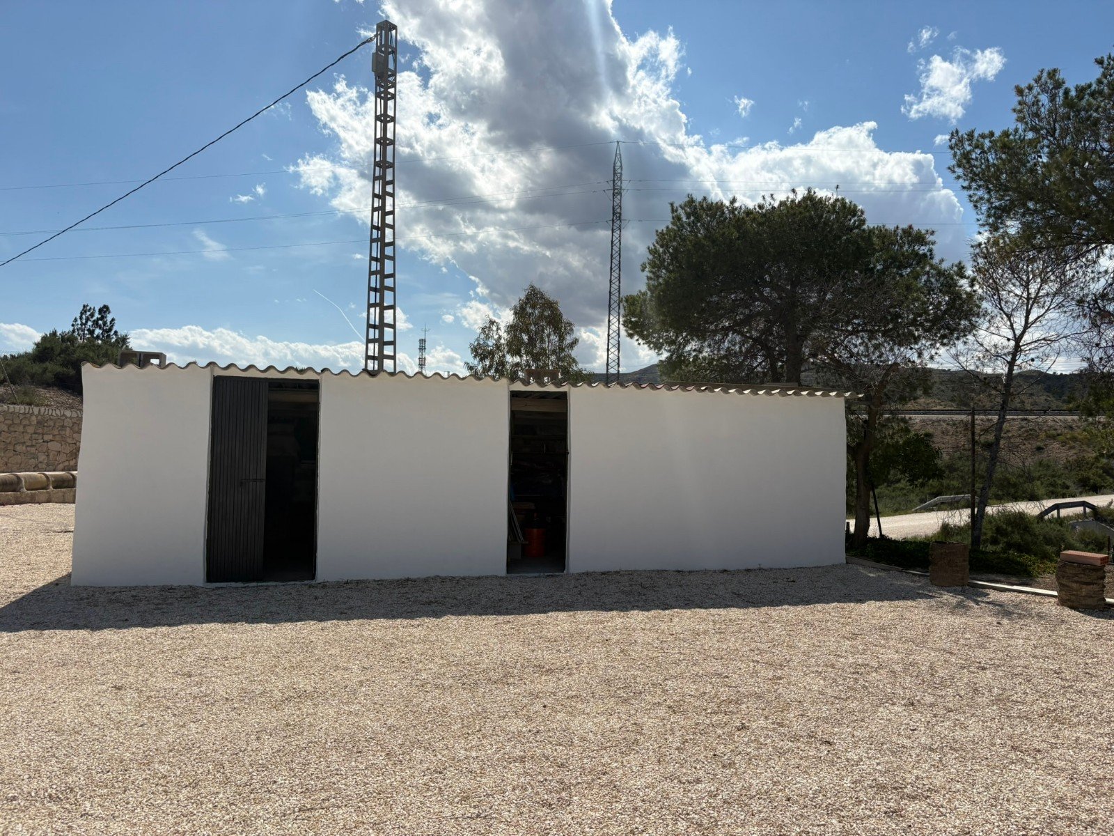   Renovated 4-Bedroom Country Villa Near Elche &amp;amp; Aspe&amp;#13;&amp;#13;
Set in a countryside location on the outskirts of Elche, thi