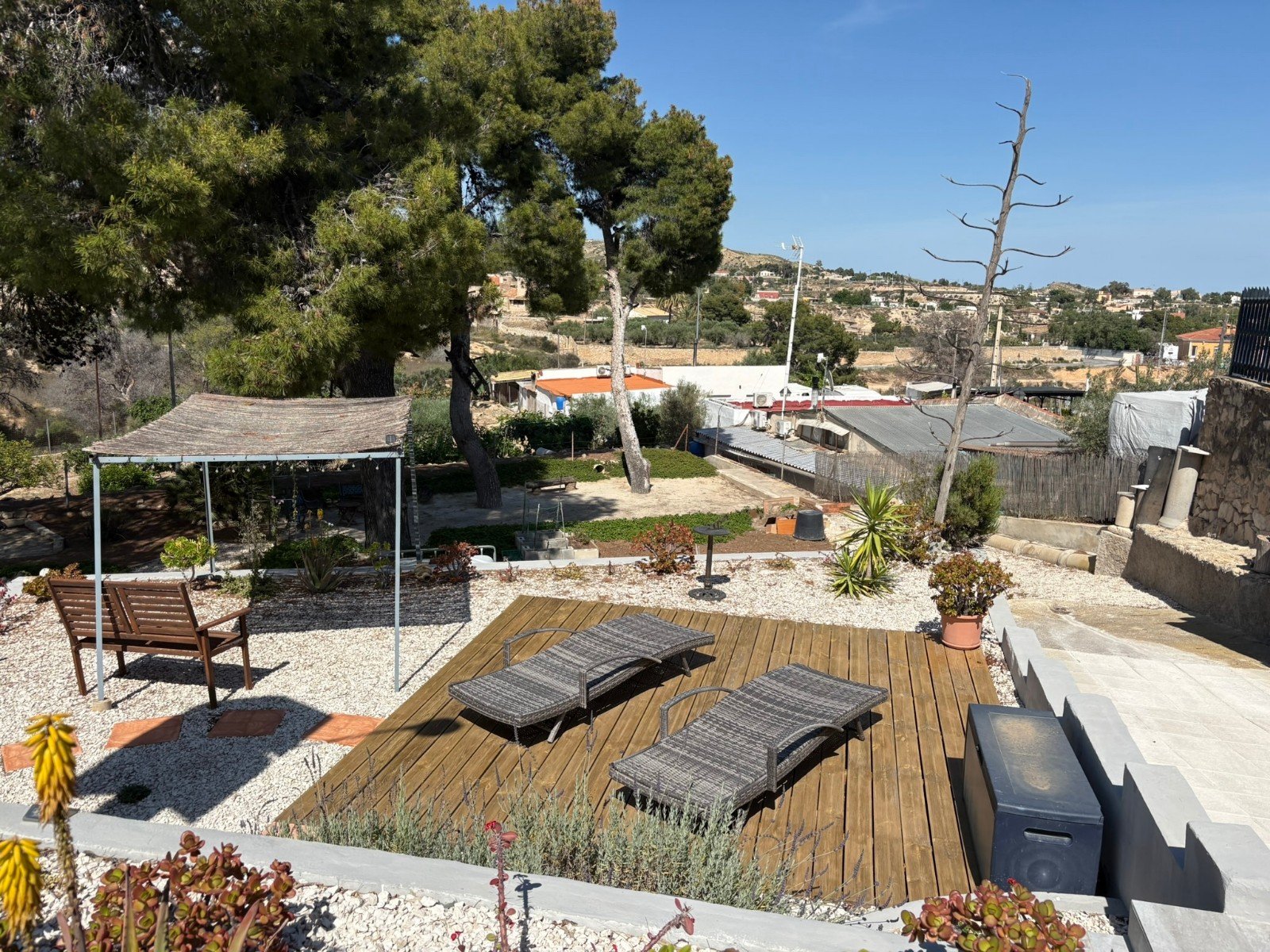   Renovated 4-Bedroom Country Villa Near Elche &amp;amp; Aspe&amp;#13;&amp;#13;
Set in a countryside location on the outskirts of Elche, thi