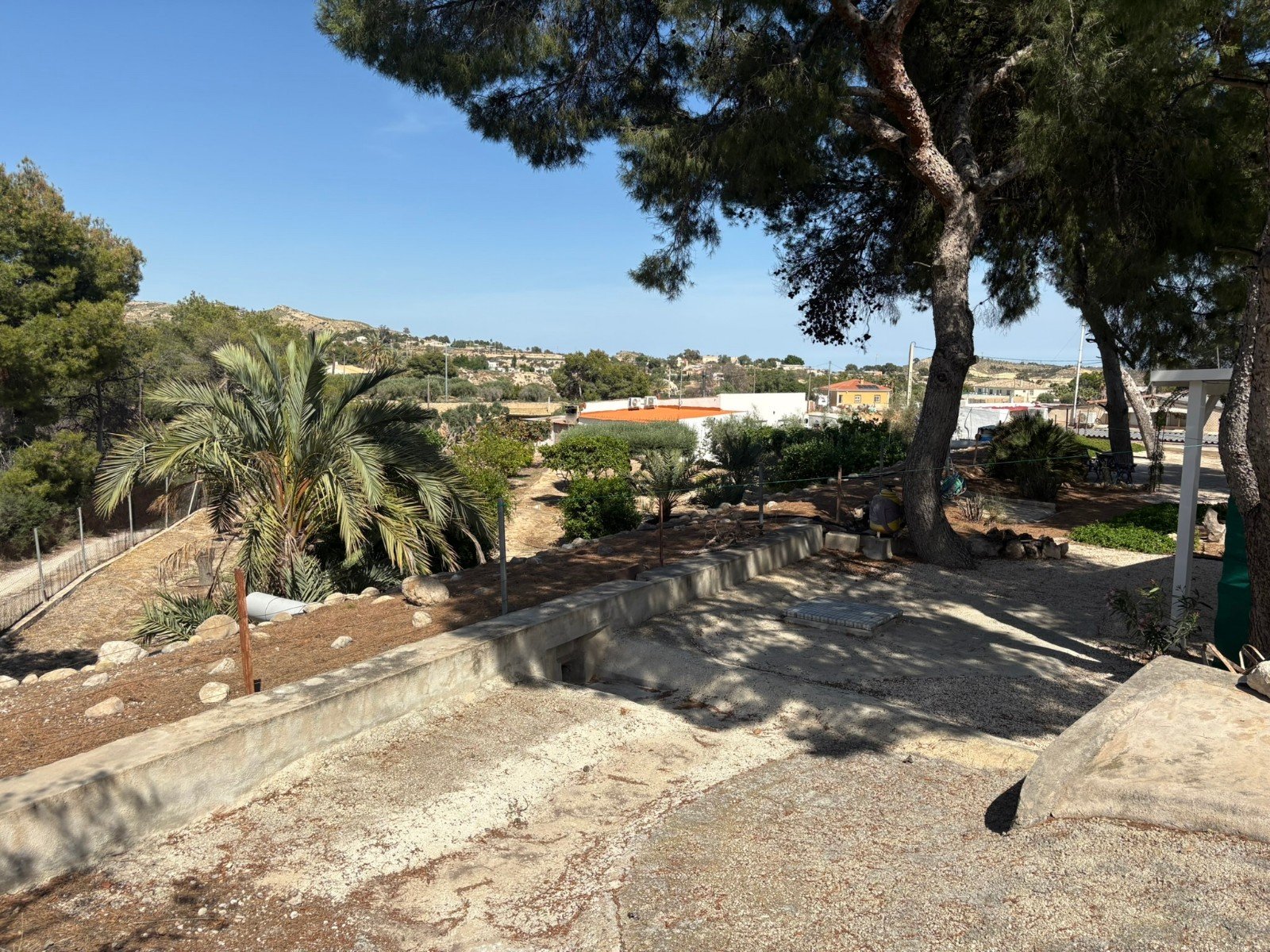   Renovated 4-Bedroom Country Villa Near Elche &amp;amp; Aspe&amp;#13;&amp;#13;
Set in a countryside location on the outskirts of Elche, thi