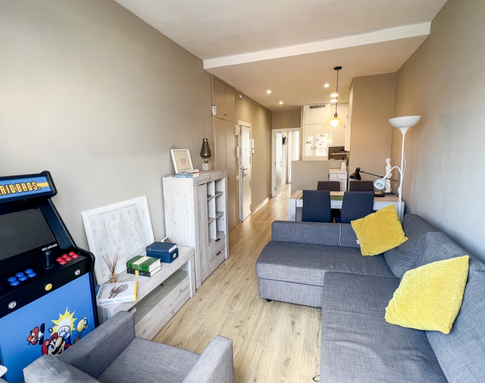 Charmante renovierte Wohnung zum Verkauf im Herzen von Sitges Schöne Wohnung zum Verkauf im Zentrum von Sitges, gelegen in einem Gebäude mit nur w